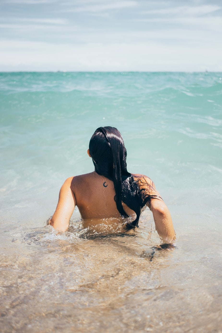 woman-swims-in-ocean